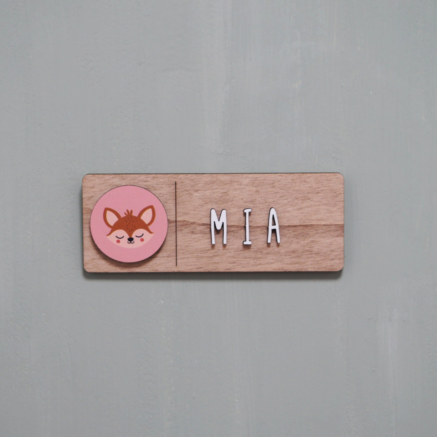 Placa decorativa madera con charms a elegir