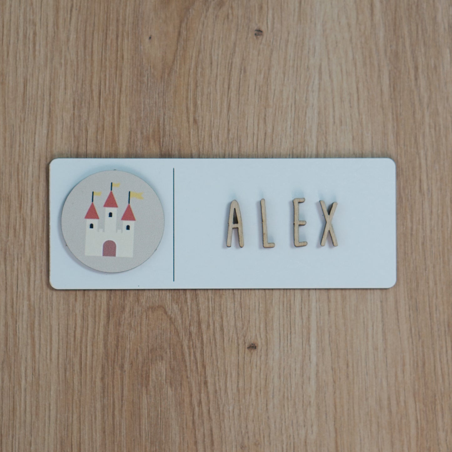 Placa decorativa blanca con charms a elegir