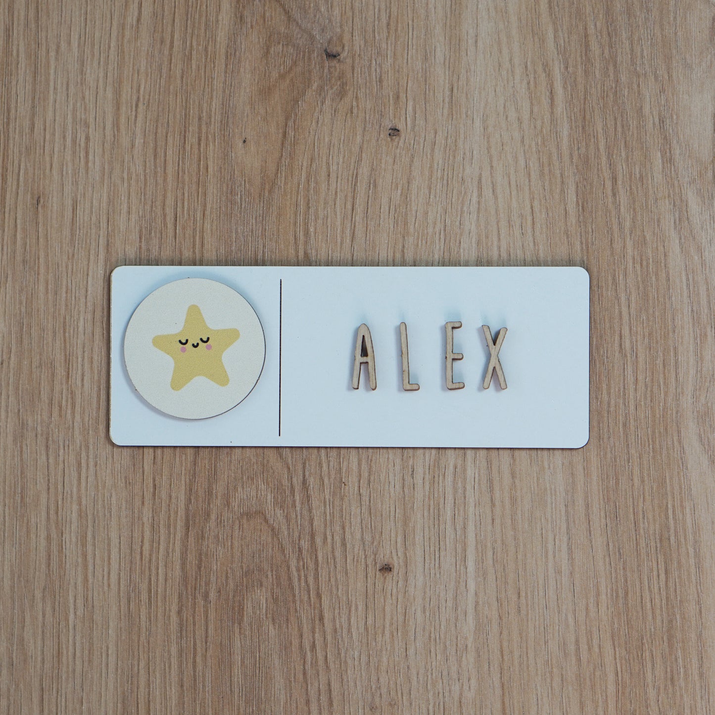 Placa decorativa blanca con charms a elegir