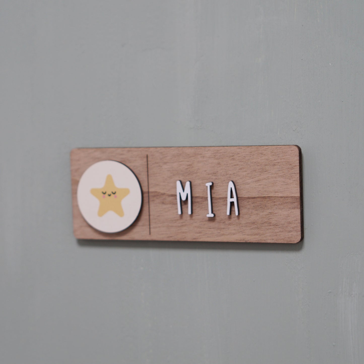 Placa decorativa madera con charms a elegir