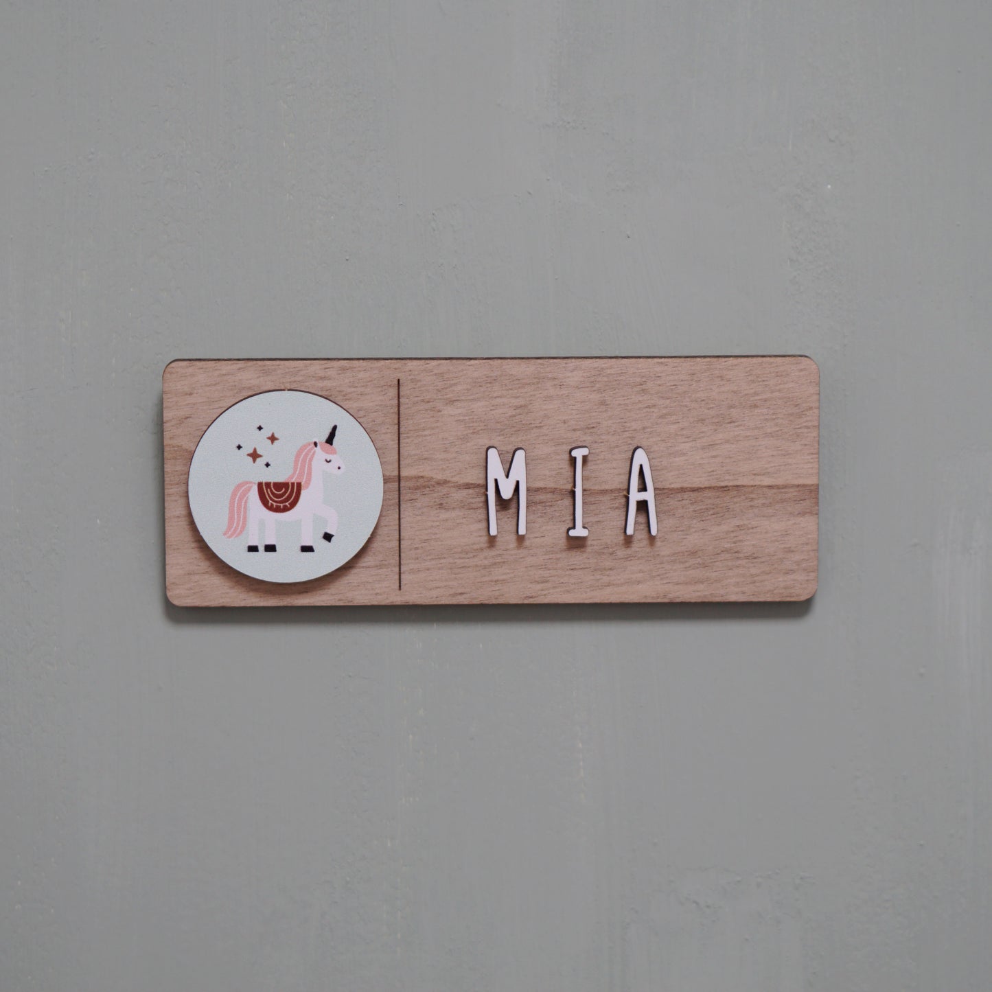 Placa decorativa madera con charms a elegir